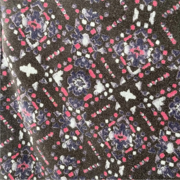 Free People | 26 | Cropped Velvet Pants - Picture 5 of 10